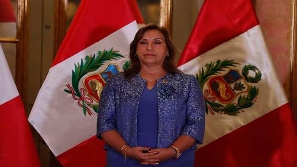 Investigarán a presidenta peruana por organización criminal