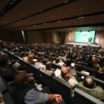 Valdés ordenó su equipo del interior en una reunión con concejales