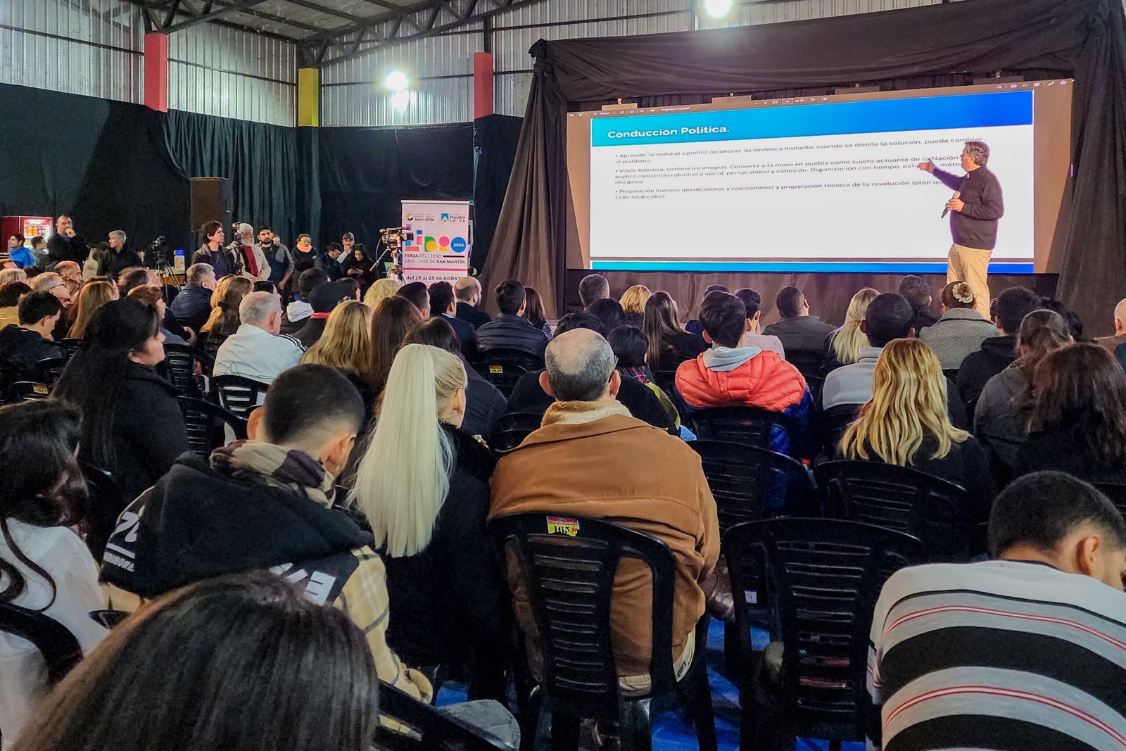 “Esto se resuelve de abajo hacia arriba”, dijo Capitanich al presentar su nuevo libro sobre el peronismo