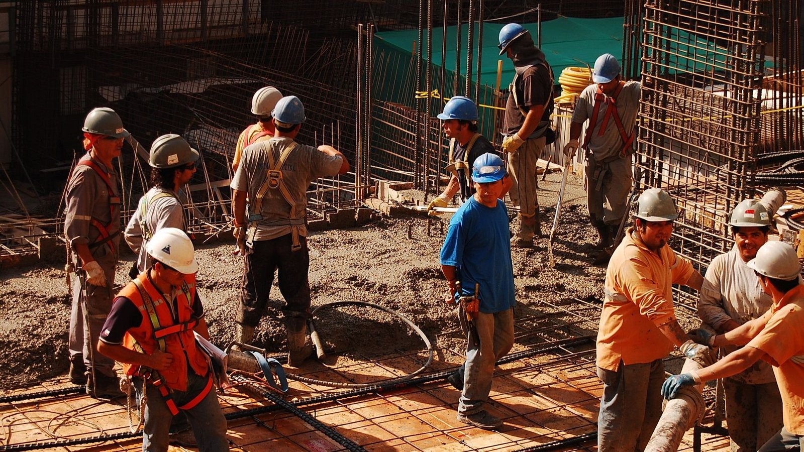 LLA maquilla la reforma laboral y la bautiza “modernización laboral”