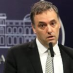 Casi 5.000 preguntas para Manuel Adorni: la oposición exige respuestas sobre su patrimonio y el viaje a Uruguay