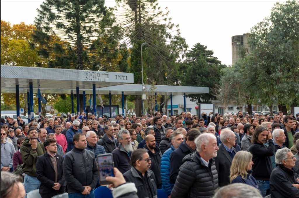 A pesar del atropello del gobierno de Milei, cientos de empresarios se acercaron al INTI a expresar su apoyo
